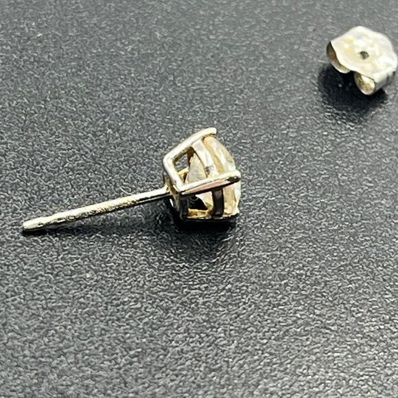 Ross Simons 14K White Gold Round Prong Set Post Stud Earrings 5.7mm 0.98 grams - Picture 5 of 10